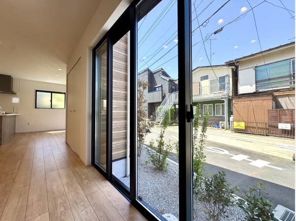 目隠しフェンスや植栽を増やすことでより雰囲気が増しそうです