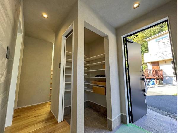 シューズクロークあり。