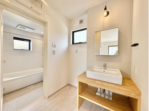 毎日使用する洗面室、ご家族で使用する場面をご想像ください