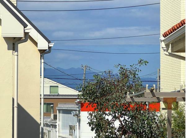その部屋からは丹沢の山々が見えて、なんだかホッとしますｗ