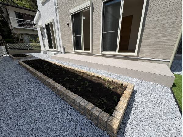 家庭菜園ができる専用花壇が２つも有りますよ！