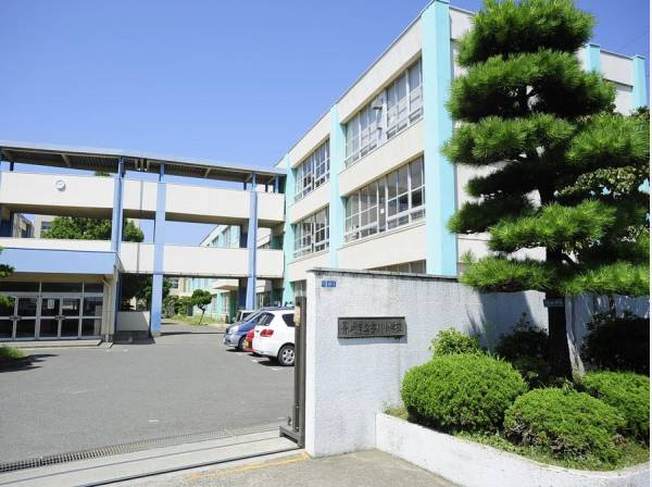 茅ヶ崎市立香川小学校まで徒歩1分(約70ｍ)