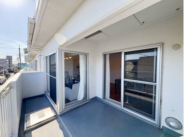 ゆとりのあるバルコニー！