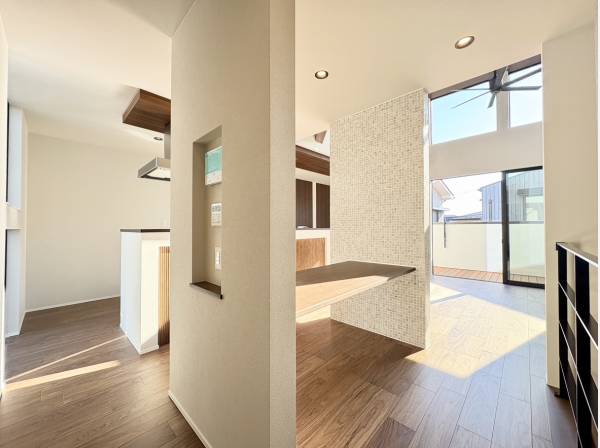 繋がる動線で開放感あふれるお住まい