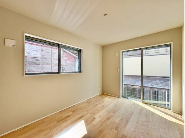 2面採光で陽光がお部屋の全体に届きます