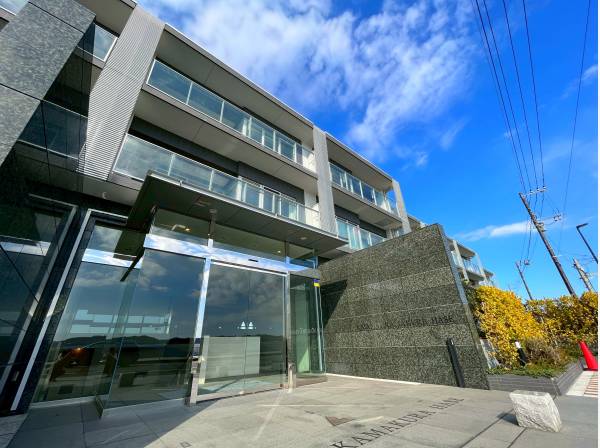 由比ガ浜海岸の目の前に佇む素敵なマンションで新しい暮らしを