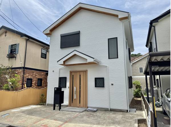 三角屋根のチャーミングな外観です♪