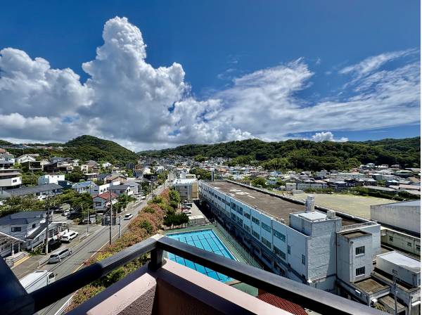 南東角部屋の為、眺望良好です。