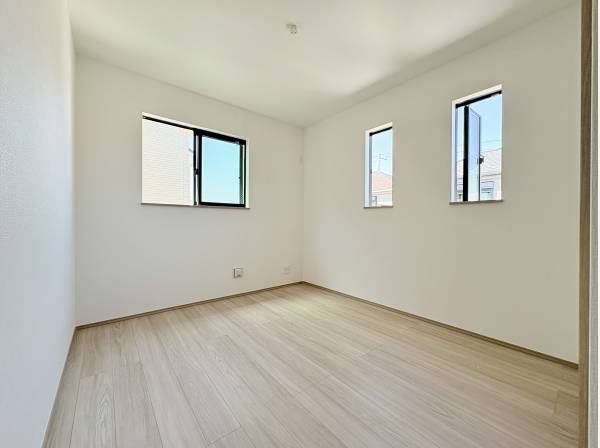 約5帖の洋室。勉強部屋や書斎としても便利です