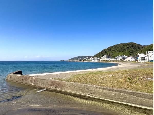 海まで徒歩1分（約80m）