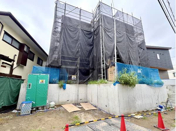 屋上から海も望めます
