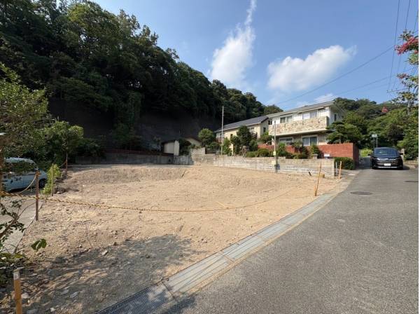 緑に包まれる現地