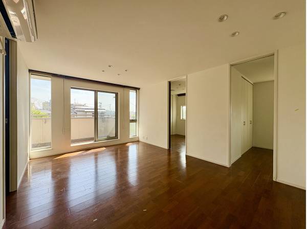 各居室と繋がるLDKスペース！