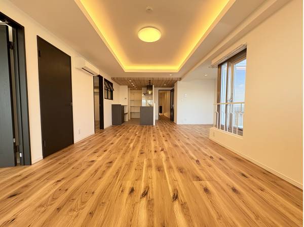 折り上げ天井で開放感もあります。