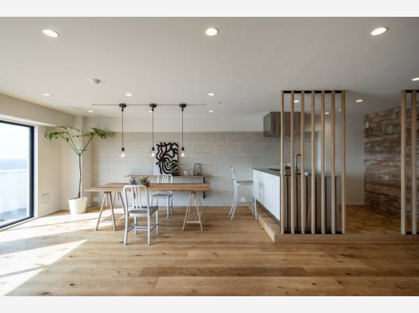 約26帖もの広大なLDK、ナチュラルテイストのあたたかい空間