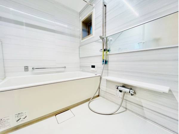 広々バスルーム
