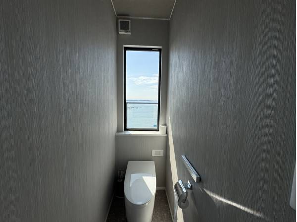 ２階のレストルームからも海が見えます