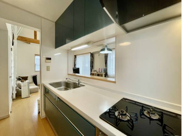 家族の顔が見える対面式キッチン