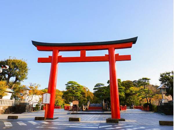鶴岡八幡宮まで徒歩13分（約1,000ｍ）