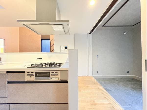 キッチン横に土間スペースがございますので友人を招いてBBQなど