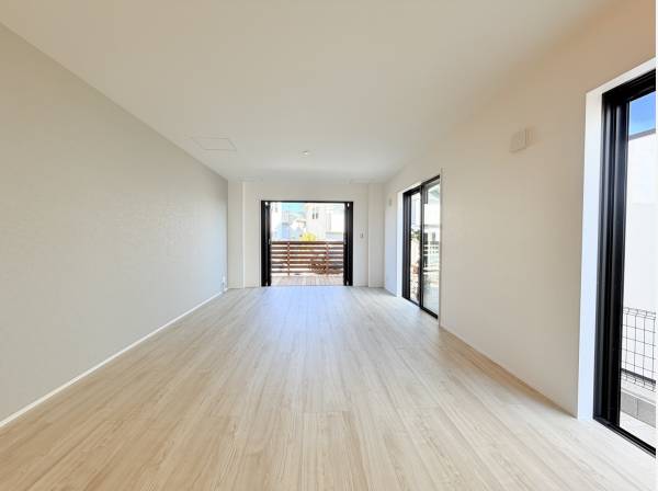 約19.5帖の開放的なLDK！窓も大きく居心地の良い空間に！