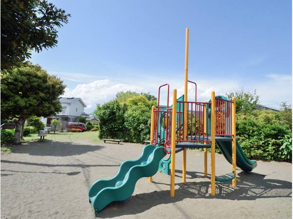 浜竹東公園まで徒歩3分（約210m）