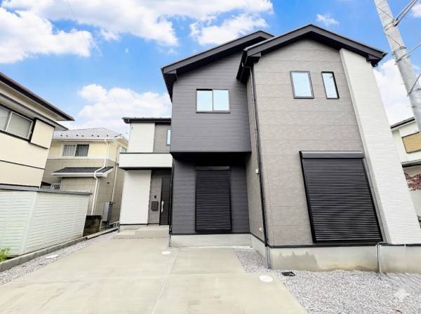 約40坪の敷地、カースペース2台あり