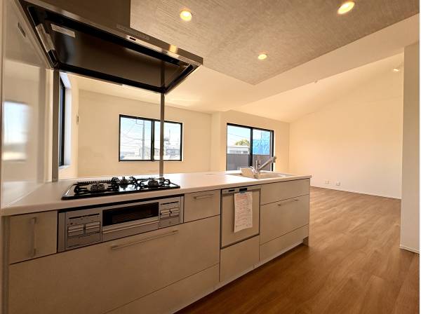 オープンキッチンは食洗機と浄水器付き