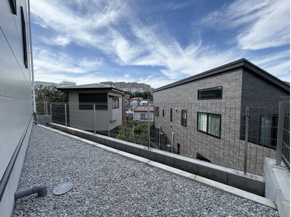 高台に位置し見晴らしの良い開放的な住環境が魅力です