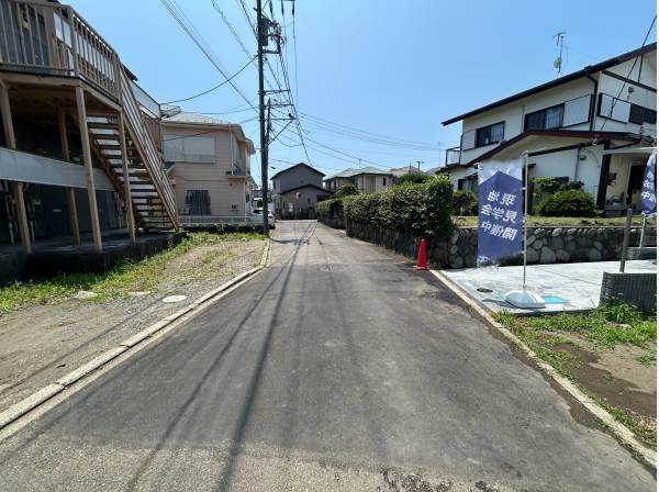 前面道路は約４ｍ御座います
