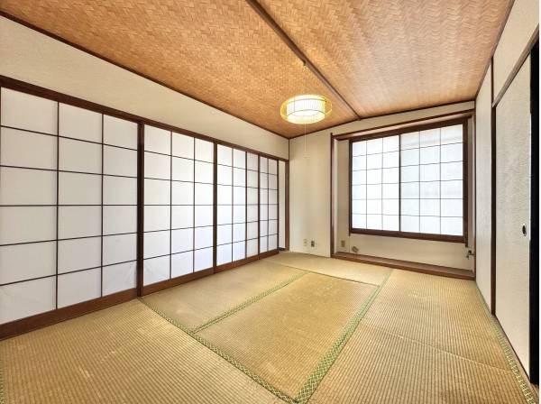 畳の静けさ。海の街に“和の余白”。