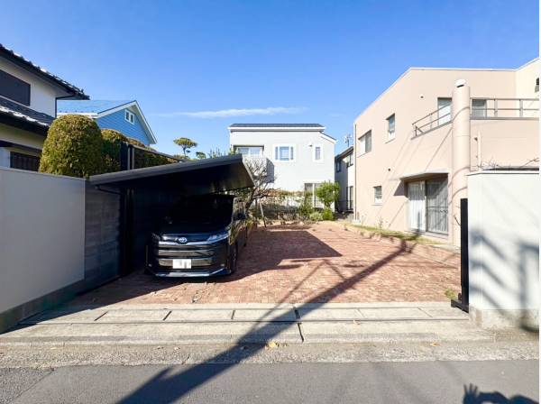 4台は余裕を持って駐車可能なカースペース！