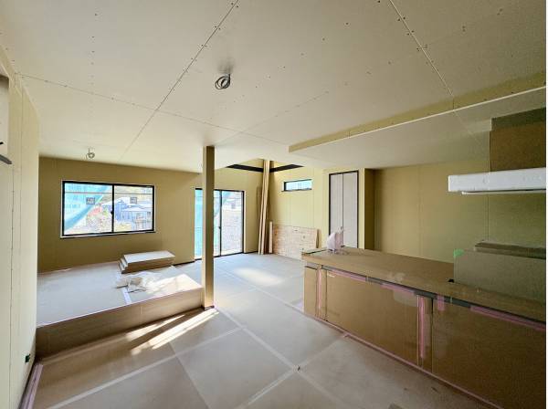 LDKは18帖に4帖の畳コーナーのある広い空間