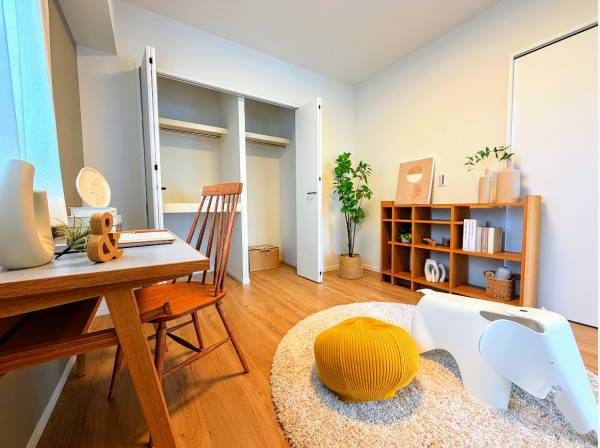 約6帖の洋室はお子さんのお部屋に最適