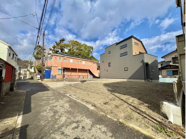 周辺か静かな住宅地です