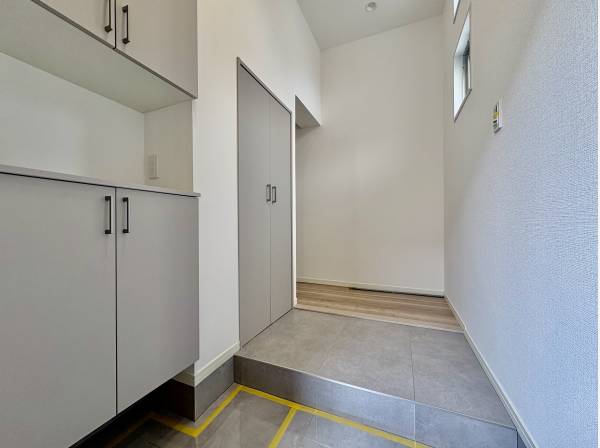 玄関から広いですよ！