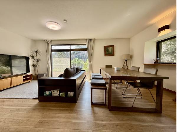 南向きでいつも明るいリビングルーム