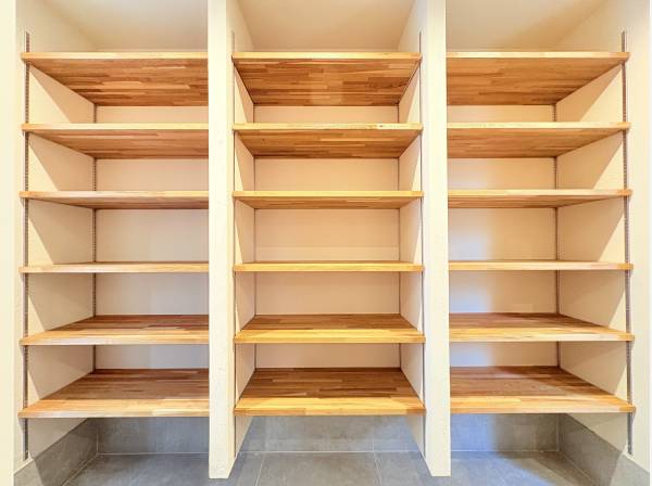 収納力のあるシューズクローク