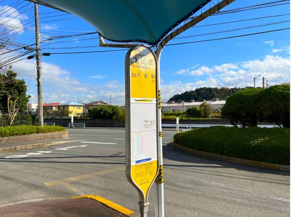 最寄りのバス停「南岡本」0まで徒歩約2分、約110ｍ