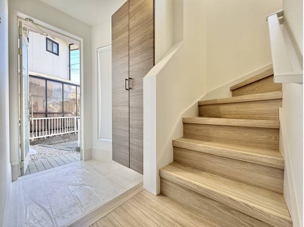 帰宅動線が美しい、収納も整うスマートな玄関設計