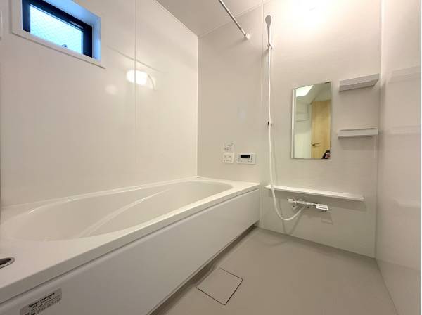 ゆったりとした広さのバスルーム

