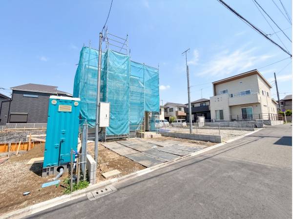 ゆとりの約４０坪の敷地には並列で２台分のカースペース