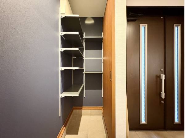 シューズインクローゼットもございます♪