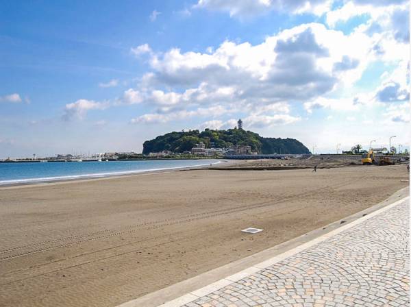 片瀬東浜海水浴場まで約2.8km・車約8分