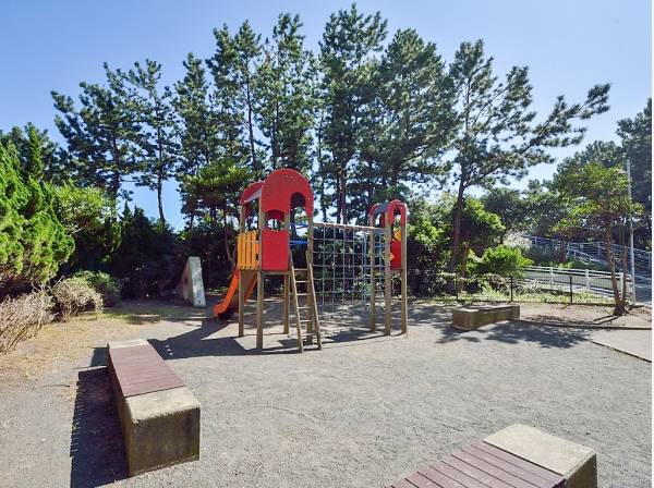 マンションに隣接したなぎさ第2公園