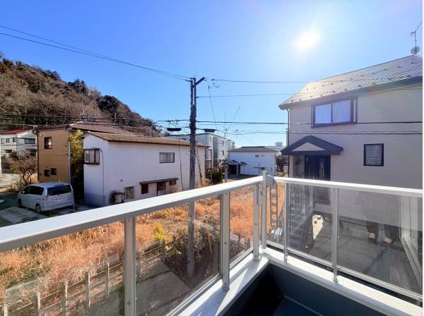 抜け感のあるガラス張りバルコニー！日当たりも良く心地良くて◎