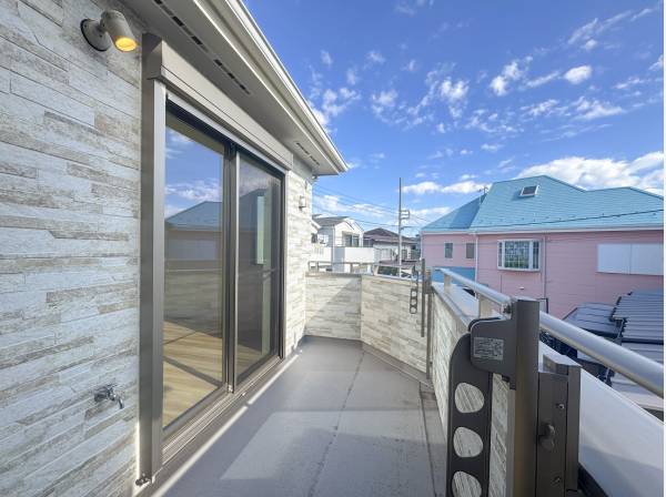 陽当たりのよい南バルコニーでお洗濯物も快適に