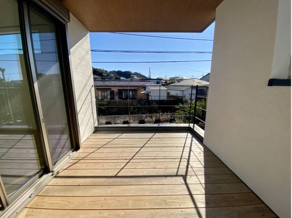 朝日を浴びながらモーニングも楽しめそうです