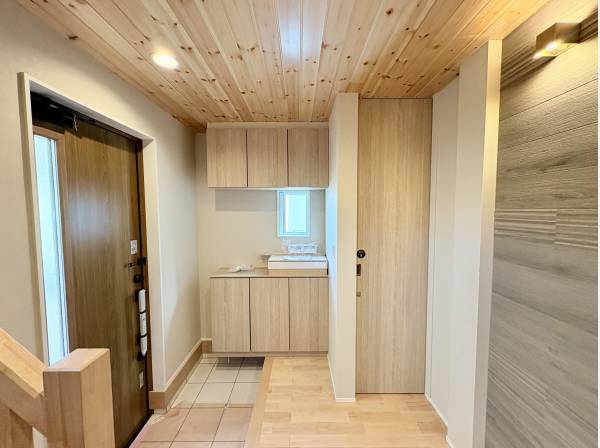 木の温もりを感じる玄関