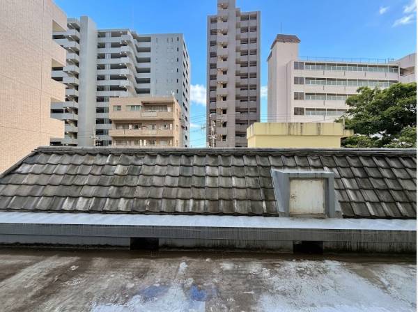 2階バルコニーからの景色 南東角部屋につき陽当たり良好です
